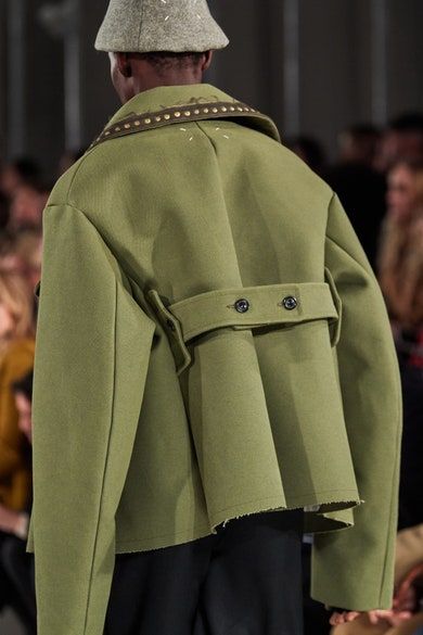 Maison Margiela Fall 2020 Ready-to-Wear collection, runway looks, beauty, models, and reviews. Abaya Designs Latest, Mens Winter Coat, Fashion Images, John Galliano, Fashion Shows, Fashion Sketches, Fashion Details, Fashion Show, Ready To Wear