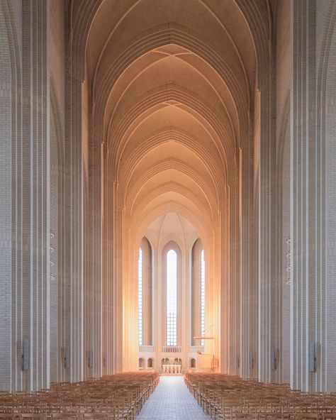 Grundtvig's Church · Copenhagen, Denmark - IGNANT Grundtvigs Kirke, Kirchen Design, Thorncrown Chapel, Church Photography, Architecture Cool, مركز ثقافي, Victorian Townhouse, Colossal Art, Photography Architecture