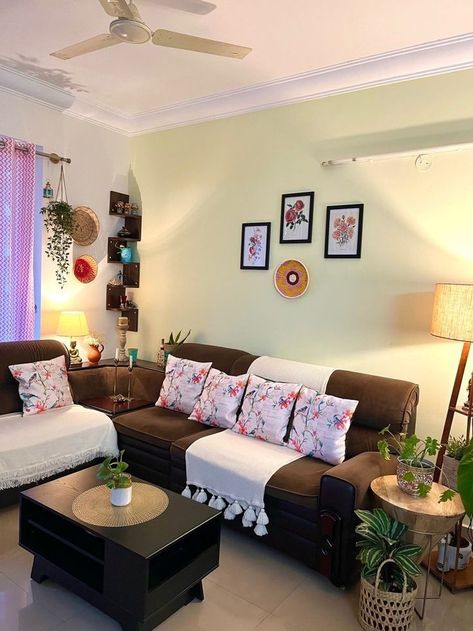 Small Living Room Decor Indian, Rental Friendly, Fancy Bedroom, Living Room Decor Indian, Indian Room, Colorful Room Decor, Indian Living Room, Army Party, Indian Room Decor