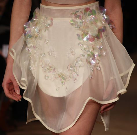 fairy skirt 2013 Runway, Fairy Skirt, Runway Details, Oc Ideas, Couple Wallpaper, I Want To Eat, Festival Looks, Life Images, Creative Space