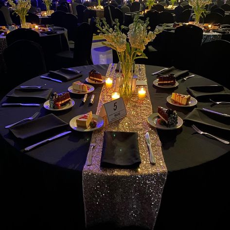 Jazz Night Decorations, Centerpieces For Awards Banquet, Met Gala Table Decor, Black Gold Silver Party Decorations Table, Masquerade Party Dessert Table, Black And Gold Gala Dinner Decor, Prom Dinner Decoration Ideas, Prom Table Decor, Gala Decor Ideas