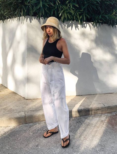 Brittany Bathgate, Italian Summer Outfits, Minimalist Moda, Summer Outfits 2024, Monica Geller, Diy Vetement, Looks Black, Italian Summer, Winter Trends