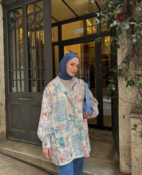 Formal Hijab Outfit, Pattern Shirt Outfit, Short Top Designs, Aesthetic Muslim Outfits, Stylish Outfits Casual, Hijabista Fashion, Hijabi Outfit, Head Scarf Styles, Knowledge Facts