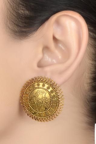 Tops Earrings Gold, Gold Earrings Studs Simple, Tops Earrings, Stud Gold Earrings, Gold Bar Earrings Studs, Unique Gold Jewelry Designs, Gold Round Earrings, Pure Gold Jewellery, New Gold Jewellery Designs