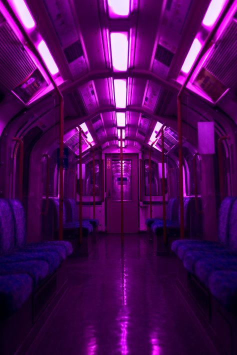 #vaporwave #vaporwaveaesthetic #aesthetic #subway #cyberpunk #neonnoir Look Wallpaper, Vaporwave Wallpaper, Neon Noir, Purple Vibe, Neon Backgrounds, London Poster, Dark Purple Aesthetic, New Retro Wave, Cyberpunk Aesthetic