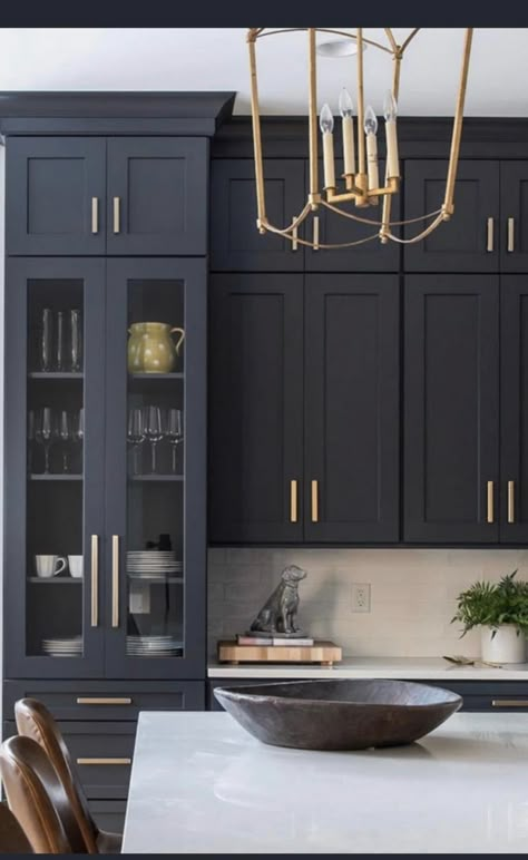 Kitchen With Black Cabinets, Model Dapur, Best Kitchen Cabinets, Blue Kitchen Cabinets, Apartment Bathroom, Kitchen Cabinet Colors, Kitchen Room Design, Kitchen Inspiration Design, Black Cabinets