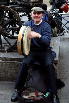 . Grafton Street Dublin, Street Musicians, Street Performers, Street Music, Grafton Street, Irish Eyes Are Smiling, Street Musician, Love Ireland, Irish Roots