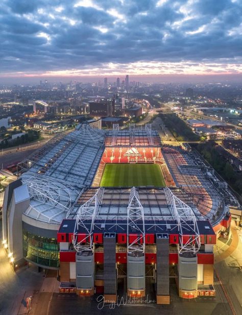 Manchester United 🔴 Manchester United Stadium, Manchester United Art, Manchester United Old Trafford, Soccer Backgrounds, Manchester United Logo, Manchester United Wallpaper, Manchester United Fans, New Luxury Cars, Madrid Wallpaper