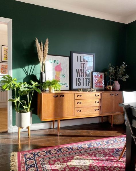 Dark Green Rooms, Green Walls Living Room, Dark Green Living Room, Green Lounge, Green Dining Room, Dark Green Walls, Paint Color Ideas, Green Inspiration, Pancake Day