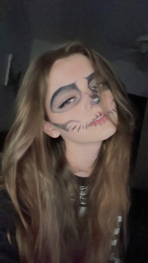 Half Skeleton Makeup Easy, Face Makeup Aesthetic, Skull Makeup Aesthetic, Skeleton Makeup Half Face, Skeleton Makeup Easy, Half Skeleton Makeup, Boygenius Concert, Skeleton Face Makeup, Simple Skeleton