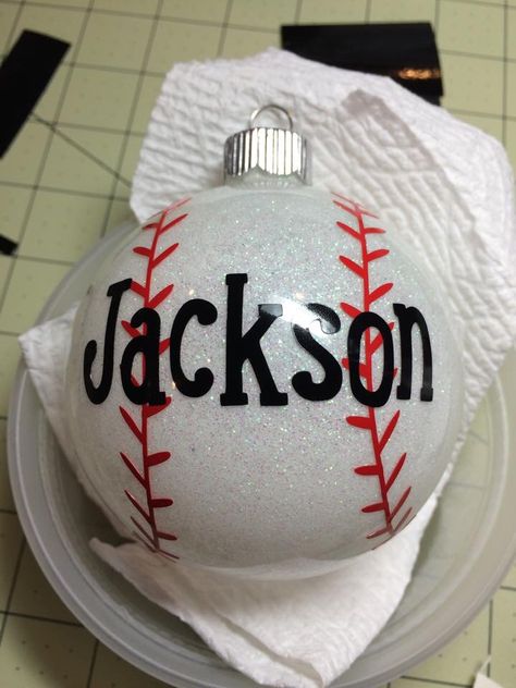 Baseball Ornaments Diy, Baseball Christmas Tree, Vinyl Christmas Ornaments, Baseball Christmas Ornaments, Baseball Ornaments, Baseball Christmas, Christmas Calligraphy, Colonial Christmas, Christmas Mom