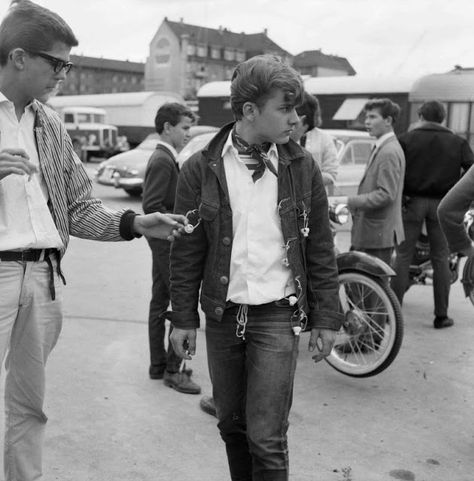 1950s Teen Fashion, Greaser Outfit, 1960 Outfits, Teddy Boys, Youth Culture, Kinds Of Clothes, Moda Vintage, 50s Fashion, 1950s Fashion