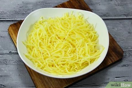 3 formas de derretir queso - wikiHow Type Of Cheese, Types Of Cheese, Melted Cheese, Make Sure, Stove, Spaghetti, Sauce, Cheese, Ethnic Recipes