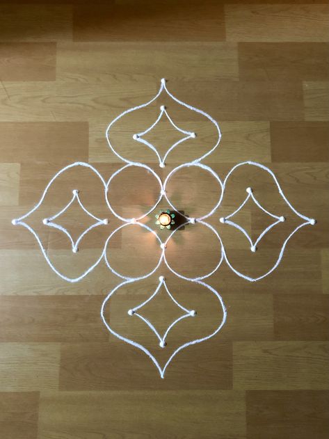 Dots Rangoli, Easy Rangoli Designs Diwali, Rangoli Side Designs, Small Rangoli, Rangoli Designs Diwali, Rangoli With Dots, Easy Rangoli Designs, Easy Rangoli, Simple Rangoli