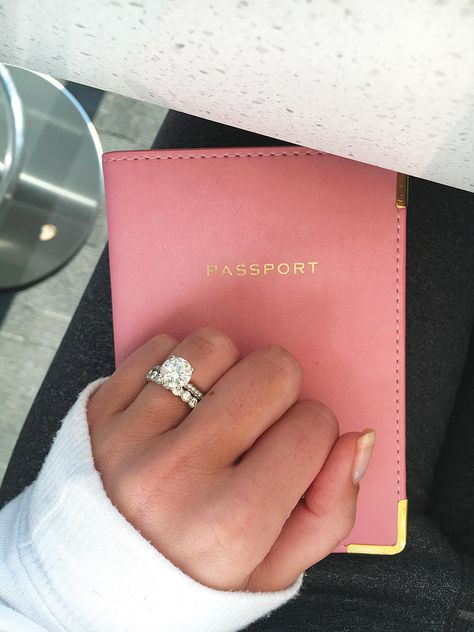 Engagement Ring Selfie, Ring Selfie, The Bling Ring, Engagement Ring Photos, Best Engagement Rings, Dream Engagement, Dream Engagement Rings, Selfie Ideas, Love Is In The Air