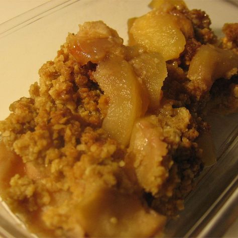 Maple Apple Crisp Rum Raisin Ice Cream, Brown Sugar Butter, Best Apple Crisp, Rum Raisin, Apple Crisp Recipes, Crisp Recipe, Easy Dinner Ideas, Syrup Recipe, Apple Desserts