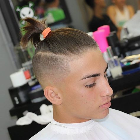 Boys Haircut Long On Top Shaved Sides, Tomboy Ponytail, Hard Part Haircut, Natural Hair Mohawk, Undercut Curly Hair, Oscar Hairstyles, Fade Haircut Styles, 2017 Hair Trends, Man Bun Hairstyles