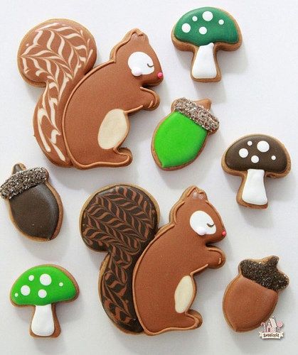 Squirrel Cookies Sweetopia | Flickr - Photo Sharing! Squirrel Cookies, Mushroom Cookies, Thanksgiving Cookies, Sugar Cookie Designs, Fall Cookies, Creative Cookies, Cookie Inspiration, Animal Cookies, Cookies Decorated