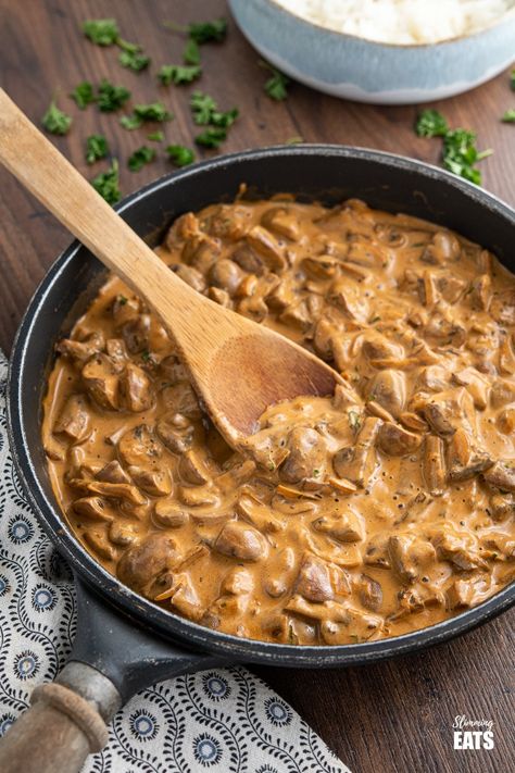 Mushrooms Stroganoff, Stroganoff Healthy, Stroganoff Sauce, Mushroom Stroganoff Recipe, Mushroom Recipes Healthy, Vegetarian Barbecue, Mushroom Stroganoff, Mushroom Dish, Stroganoff Recipe