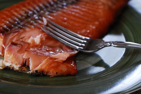 How to Smoke Salmon on the Big Green Egg Green Egg Bbq, Big Green Egg Grill, Green Egg Grill, Vegetarian Grilling, Bbq Pitmasters, Big Green Egg Recipes, The Big Green Egg, Green Egg Recipes, Smoked Salmon Recipes