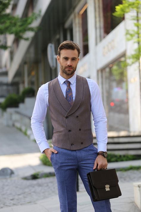 Waste Coat For Men, Corporate Attire For Men, Lawyer Attire, Suit Vest Outfits, Vest Outfits Aesthetic, Man Vest, Waistcoat Fashion, Types Of Suits, Men Waistcoat