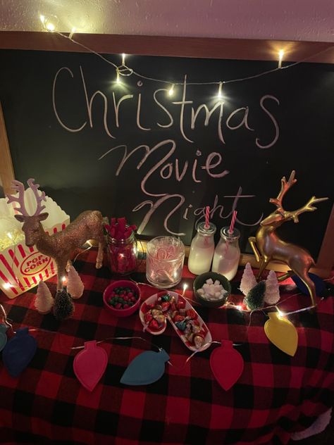 Holiday movie night with the family Kids Christmas Movie Night, Christmas Movies Party, Movie Night Sleepover, Best Friends Movie, Kids Christmas Movies, Film Night, Holiday Movie Night, Outdoor Movies, 17th Birthday Ideas