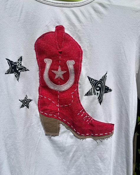 new shirts i made!!! 👠🤠i think these would be super cute to match with your bestie! #applique #highheel #cowboyboot #matchingshirts #patchworkshirts #upcycledshirt #highheelshirt #appliqueshirt Diy Applique Shirts, Western Tee Shirts, Applique Tee, Western Tee, Upcycle Shirt, Patchwork Shirt, Applique Shirts, Sewing Diy, Shirt Embroidery