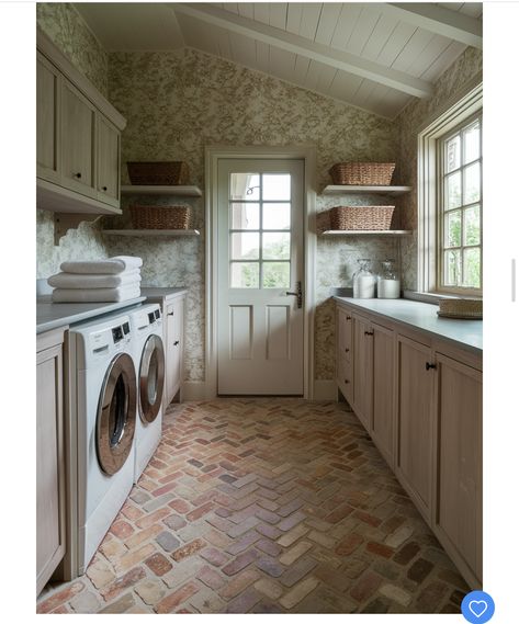 Mudroom Laundry Room Ideas, Cottage Laundry Room, Mudroom Laundry, Rustic Laundry Rooms, Green Laundry, Mudroom Laundry Room, Laundry Room Renovation, Farmhouse Laundry, Farmhouse Laundry Room