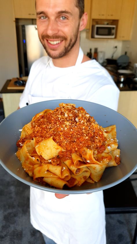 How to Make AUTHENTIC BOLOGNESE SAUCE Like a NonnaVincenzo's Plate Authentic Bolognese Sauce, Authentic Bolognese, Traditional Bolognese, Bolognese Sauce Authentic, Best Bolognese Sauce, Pasta And Sauce, Homemade Bolognese Sauce, Homemade Bolognese, Bolognese Sauce Recipe