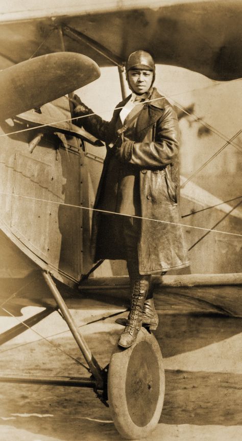 Soulful Images, Female Aviator, African American Clothing, Bessie Coleman, Flight Suits, Black Museum, American Photo, Female Pilot, Amelia Earhart