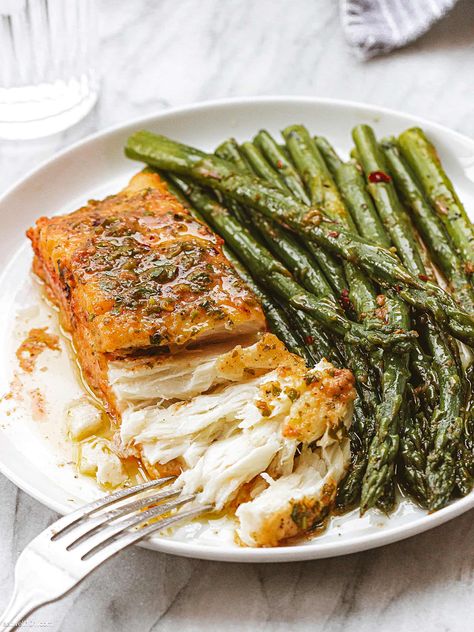 Pan-Seared Halibut with Browned Butter - #eatwell101 #halibut #fish #recipe - Pan-seared halibut fillets, asparagus, and brown butter sauce create a healthy, tasty dinner full of rich flavors. The perfect fish dish for your meal rotation! - #recipe by #eatwell101® Fish Asparagus Dinner, Brown Butter Fish, Halibut Pan Seared, Halibut Fillet Recipes, Halibut Recipes Pan Seared, Pan Seared Halibut Recipes, Sauteed Fish, Seared Halibut, White Wine Butter Sauce