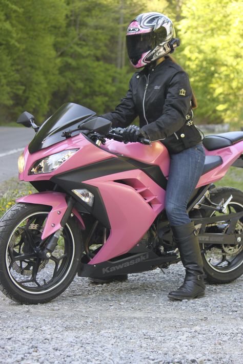 Pink ninja 300 holy shit!!! It comes in pink?!?!? Pink Kawasaki Ninja 300, Pink Kawasaki Ninja, Pink Motorbike, Pink Ninja, Pink Motorcycle, Chicks On Bikes, Custom Sport Bikes, Ninja 300, Futuristic Motorcycle