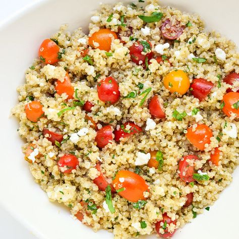 Quinoa Goat Cheese, Quinoa Recipes Easy, Salad With Goat Cheese, Chicken Chopped Salad, Gluten Free Salads, Goat Cheese Recipes, Chicken Curry Salad, Herb Salad, Quinoa Salad Recipes