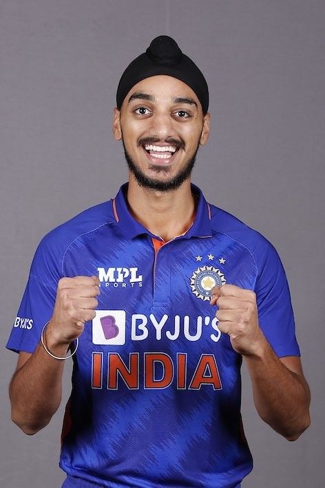 Arshdeep Singh dropped the catch of Asif Ali in the Super-4 round match of the Asia Cup 2022 against Pakistan.  After this, he was trolled fiercely on social media.


 #ArshdeepSingh #INDVsPAK #asiacup #AsiaCup2022 #IndiaVsPakistan Arshdeep Singh, Cameron Green, Asia Cup 2022, T20 World Cup 2022, Naseem Shah, Asif Ali, Career Lifestyle, India Vs Pakistan, Super 4