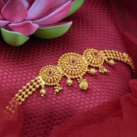 Traditional Jewelry Maharashtrian, Gold Kamarbandh Design, Gold Bajuband Design Indian, Kamarbandh Jewellery Gold, Baju Bandh Designs Gold, Nackles Design, Bajubandh Design Gold, Marathi Jewellery, Armlet Designs