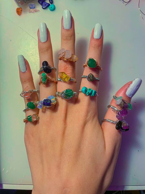 Wire Rings With Stones, Wire Stone Rings, Cristal Rings, Wire Crystal Rings, Wire Rings Ideas, Gemstone Rings Diy, Wire Wrapped Crystals, Crystals Rings, Diy Wire Jewelry Rings