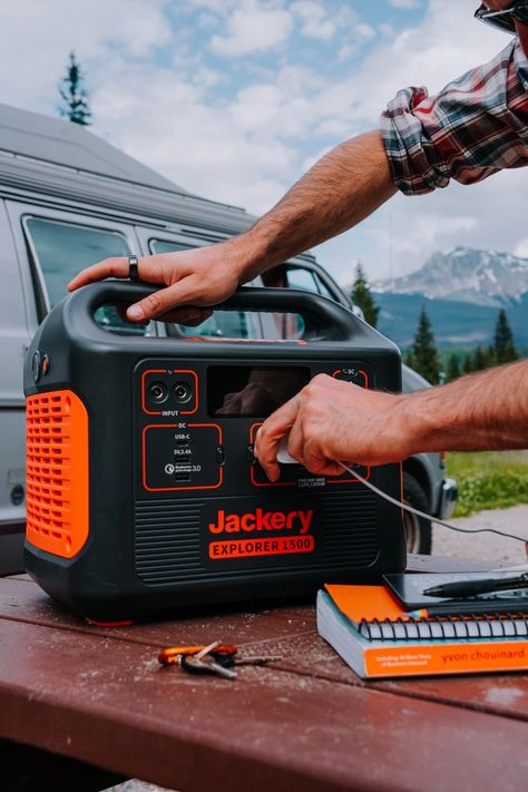 Reviewing the Jackery Solar Generator 1500 which combines the Explorer 1500 battery with 4x foldable solar panels! Van Life Travel, Usa Life, Motorhome Living, Rv Van, Camping Van, Beauty Room Decor, Portable Generator, Portable Power Station, Life On The Road