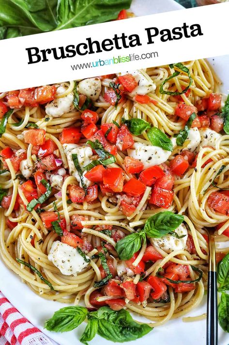 Easy French Bread Recipe, Classic Bruschetta, Bruschetta Appetizer, Pasta With Tomatoes, Bruschetta Pasta, Mozzarella Pasta, Bruschetta Toppings, Pasta Dinners, Easy Dinner Recipe