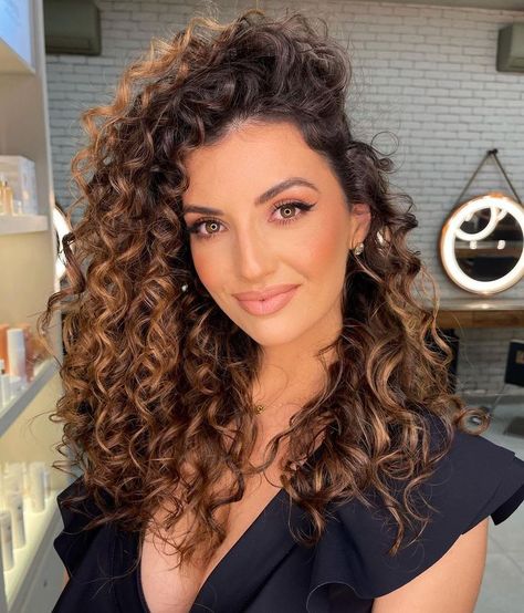 Curly Brown Balayage, Curly Hair Ombre Balayage, Curly Bayalage Hair, Dark Brown Hair Curly, Caramel Balayage Curly Hair, Balayage Curly Hair, Mocha Brown Hair Color, Curly Balayage, Curly Balayage Hair