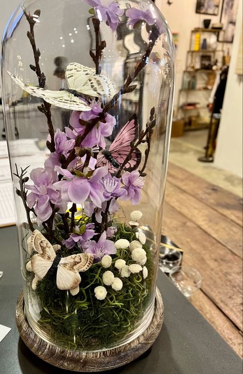 Glass Cloche Decor, Butterfly Centerpieces, Cloche Decor, Floral Designs Arrangements, Taxidermy Decor, Room Box Miniatures, Cloche Domes, Lighted Centerpieces, Vase Transparent