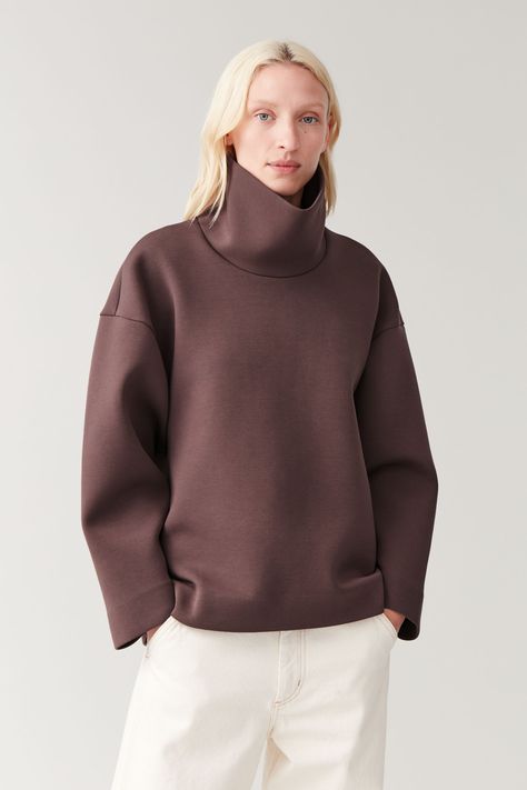 TURTLENECK SCUBA TOP - purple - Tops - COS Neoprene Fashion, Scuba Top, Cut Sweatshirts, Fashionista Clothes, Suede Dress, Classic Outfits, Roll Neck, Fashion Details, Leisure Wear