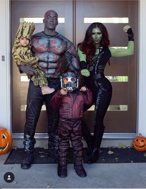 11 Best Group Halloween Costumes for Families! #halloween #halloweencostumes Halloween Costumes For Families, Fantasias Toy Story, Matching Family Halloween Costumes, Diy Fantasia, Family Themed Halloween Costumes, Sibling Halloween Costumes, Best Group Halloween Costumes, Diy Couples Costumes, Themed Halloween Costumes