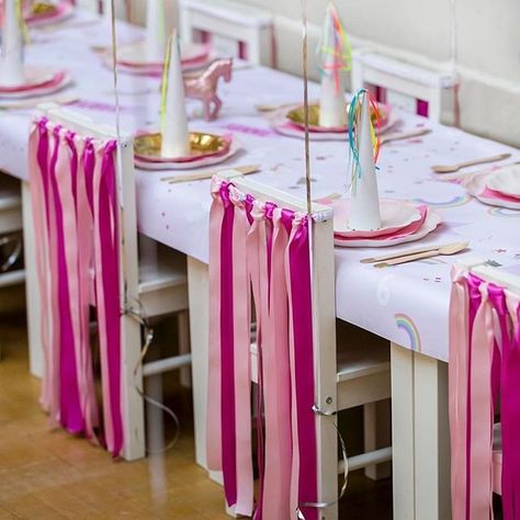 Unicorn Table Setting, Unicorn Birthday Table Set Up, Unicorn Table Decorations, Purple Table Settings, Pink Bday, Kids Party Tables, Unicorn Table, Kids Tables, Unicorn Tail