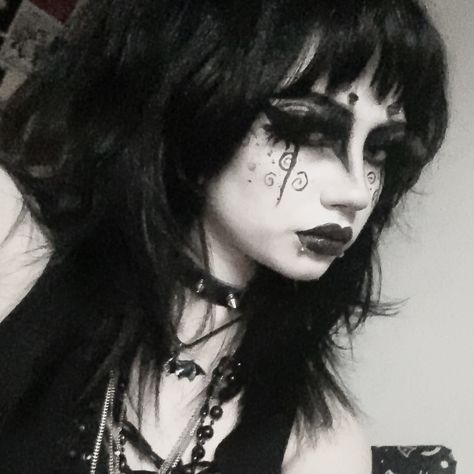 Eye Makeup Edgy, Makeup Edgy, Maquillage Goth, Goth Makeup Looks, Trad Goth Makeup, Goth Eye Makeup, Monochrome Makeup Look, Trad Goth, Goth Subculture