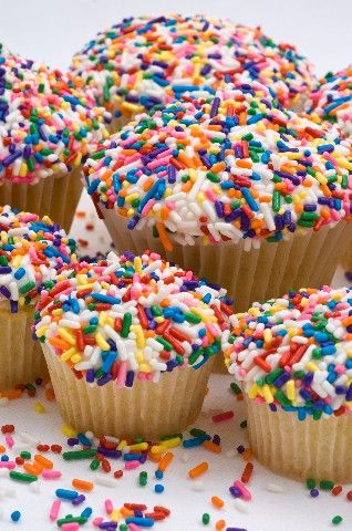 breakfast? Sprinkle Dip, Sprinkles Cupcakes, Cupcakes Vanilla, Rainbow Sprinkle, Sprinkle Cupcakes, Creative Cupcakes, Sprinkle Cake, Cakes And Cupcakes, Love Cupcakes