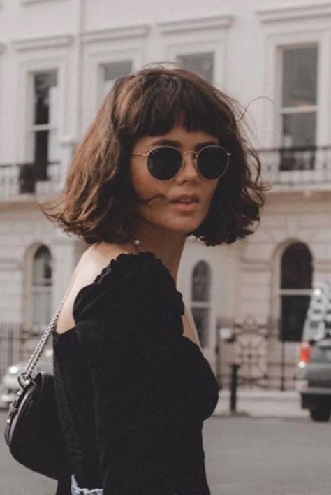 Bob On Round Face, Heart Shaped Face Hairstyles, Help Hair Grow, Thick Hair Styles Medium, French Bob, Bangs For Round Face, Short Brown Hair, Bangs With Medium Hair, Lob Hairstyle