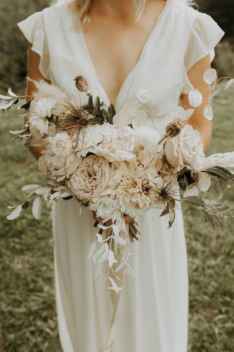 Lunaria Wedding Bouquet, Lunaria Bouquet, Soft Neutral Wedding, Rainbow Roots, Neutral Wedding Bouquet, Dried Floral Bouquet, Wedding Designers, Wedding Bouquet Preservation, Floral Preservation