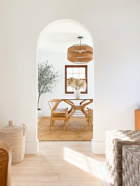 The perfect arched entrance to a boho inspired dinning room space… Arched Entry To Dining Room, Entryway Divider, Industrial Ideas, Arch Entryway, Arched Doorway, Dessert House, Studio Vibes, Arch Doorway, Rattan Weave