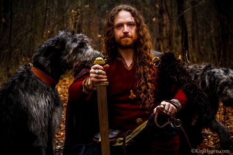 Moonshae Isles, Irish Hound, Hiberno Norse, Viking Ancestry, Dark Fairy Costume, Viking Man, Norse Clothing, Costume Viking, Themed Photoshoot