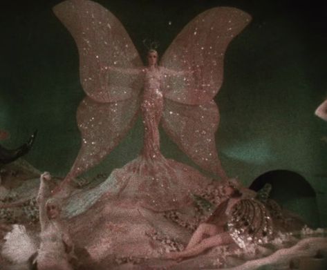 Zeigfield Follies, Burlesque Inspiration, Folies Bergere, Ziegfeld Follies, Ziegfeld Girls, Vintage Fairy, Vintage Fairies, Fashion Costume, Cabaret